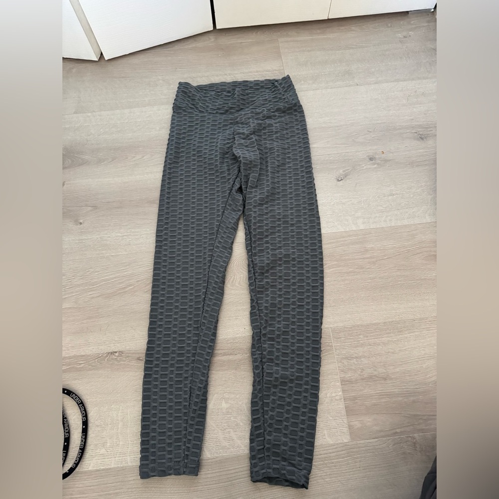 scrunched grey workout leggings